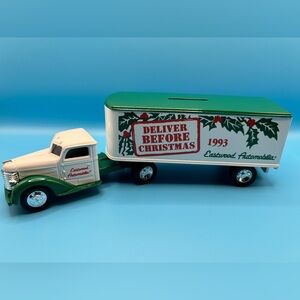 ERTL Eastwood 1948 Diamond T Cab with Trailer‎ 1/25 Locking Coin Bank 1993 4897
